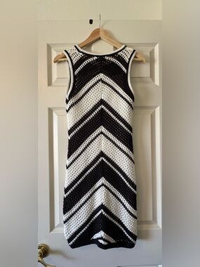 Black & White Chevron Midi Dress - Sleeveless Knit